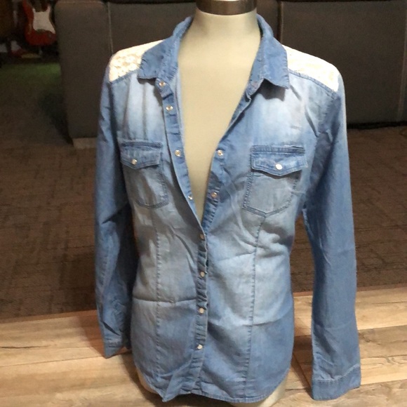 Button up - Picture 2 of 7